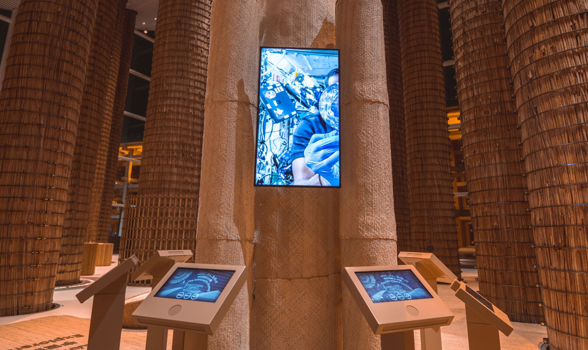 Full Screen Banner